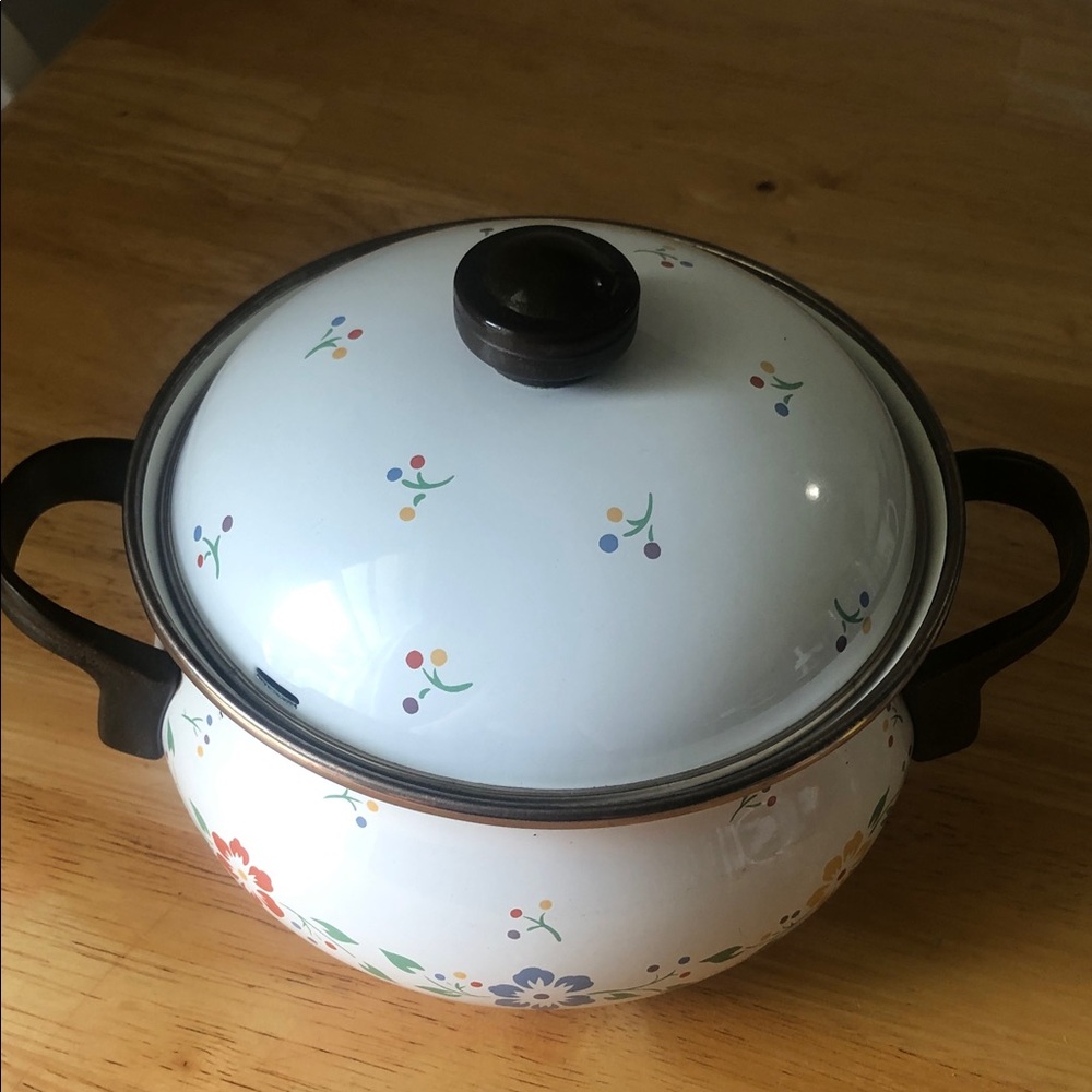 VTG rare White Floral Enamel Stockpot with Lid - White